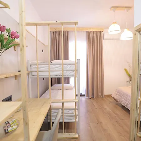 Nidum Harmony B&B 티라나