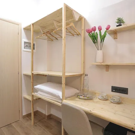 Nidum Harmony B&B 티라나