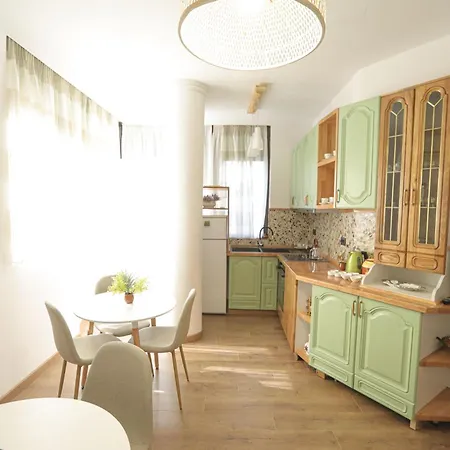 לינה וארוחת בוקר Nidum Harmony